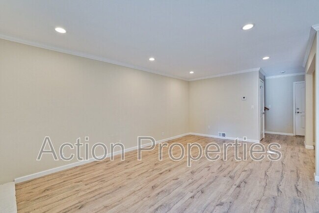 Building Photo - 135 Brenton Ct