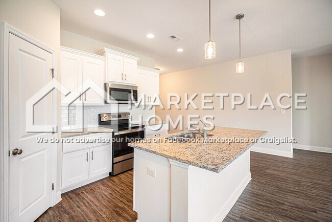 Building Photo - 16580 Demi Dr