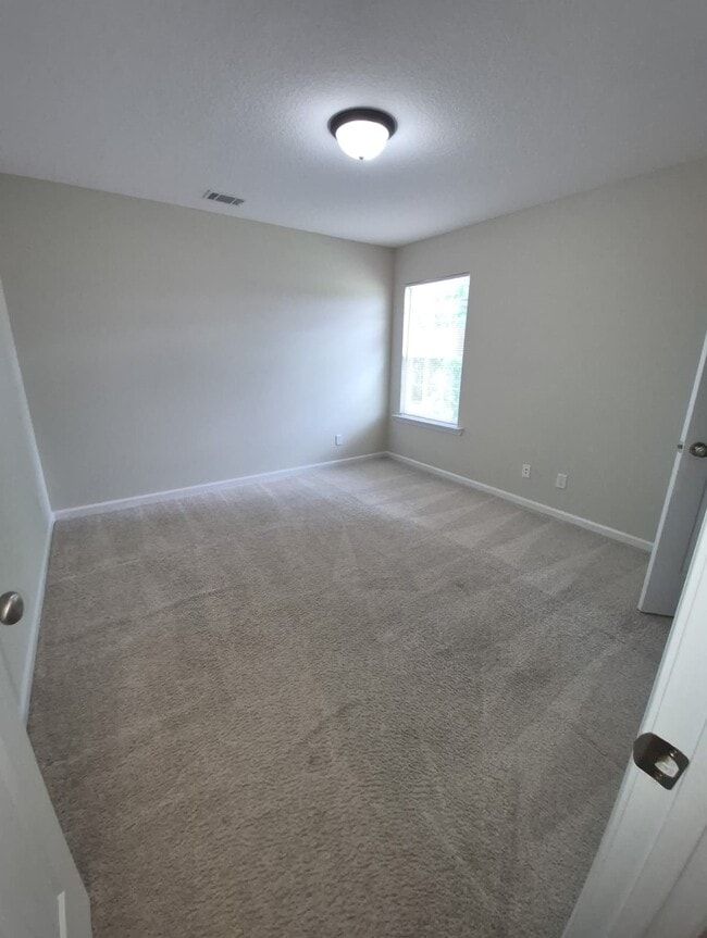 Building Photo - 33 Trask Cir