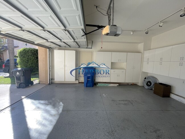 Building Photo - For Lease: 3 Bed, 2.5 Bath in Gated Parksi...