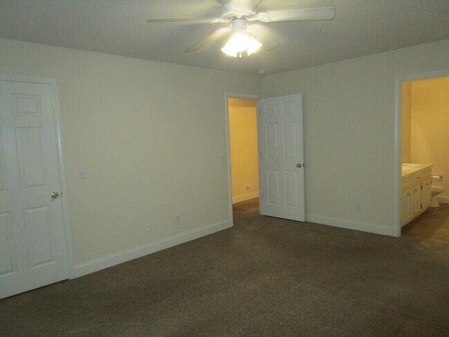 Building Photo - 1045 Cutleaf Dr