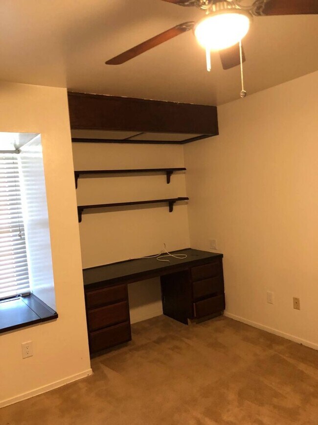 Building Photo - 9313 Laurel Oak Way