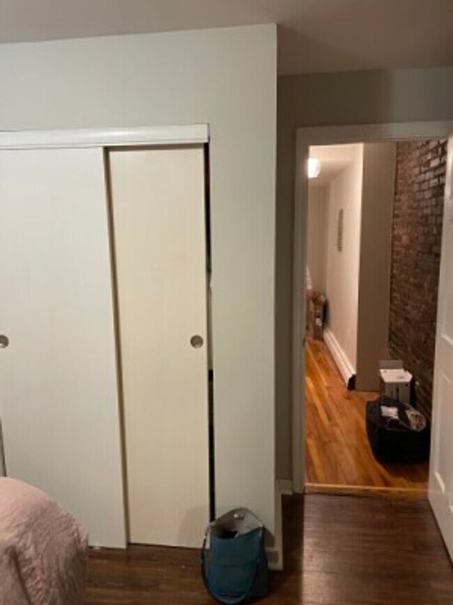 Building Photo - North End - 3 bedroom apartment (bi-level)...