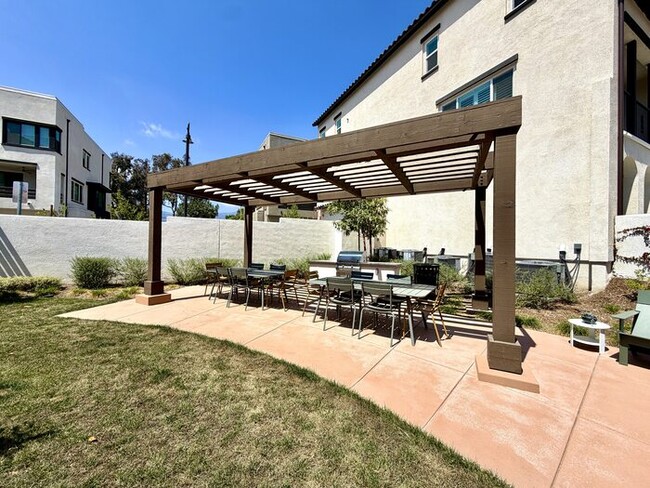 Building Photo - Brand-New Luxury Townhome for Lease in Claremont