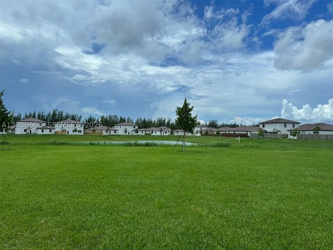 Building Photo - 2404 SE 29th Dr
