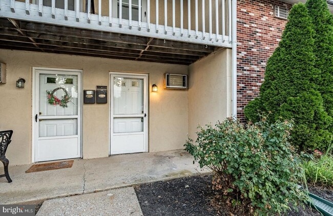 Building Photo - 300 N Penn St