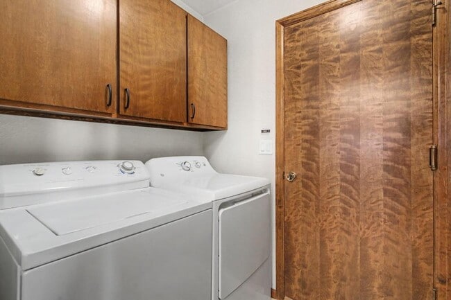 Building Photo - 3089 Aspen Dr