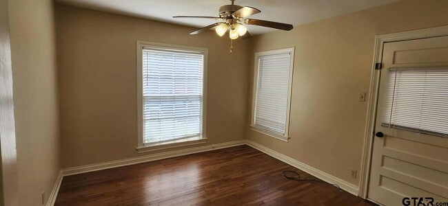 Building Photo - 409 Sunny Ln
