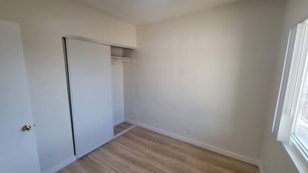 Building Photo - 13115 Oxnard St