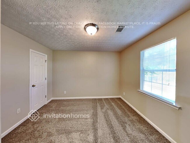 Building Photo - 6615 Gigi Dr