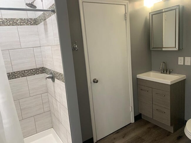 Building Photo - 105 E Franklin St