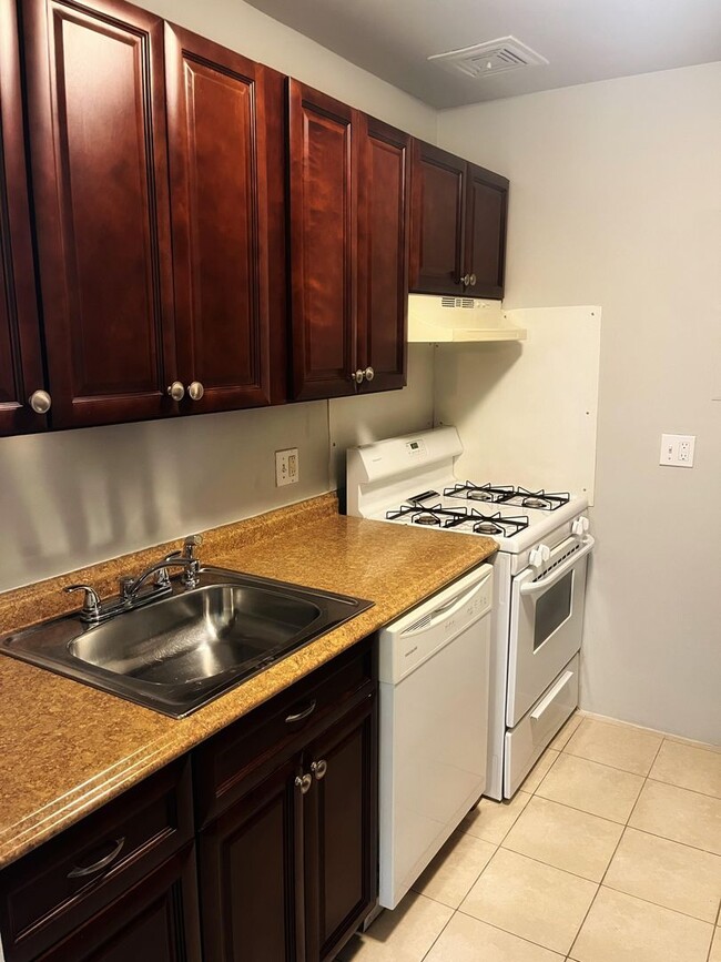 Building Photo - 2 Bed 1 Bath Bladensburg, MD