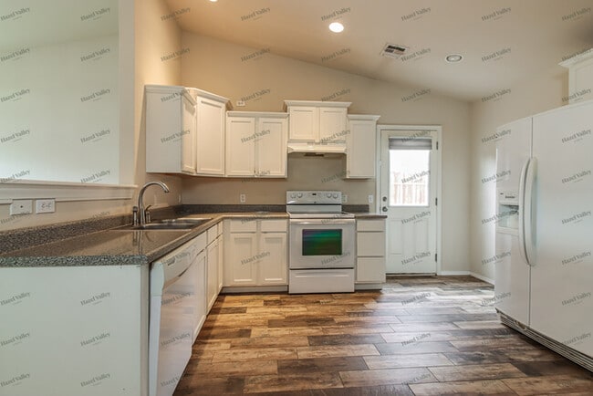 Building Photo - 4669 E 148th St S