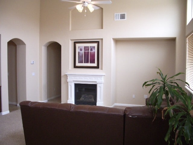 Building Photo - Discover Your Dream Home in Elk Grove!
