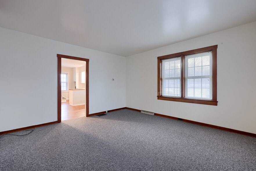 Building Photo - 123 N Spruce St