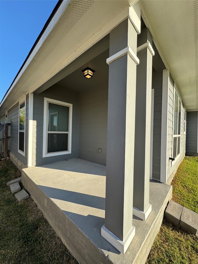 Building Photo - 163 Emery Oak Way