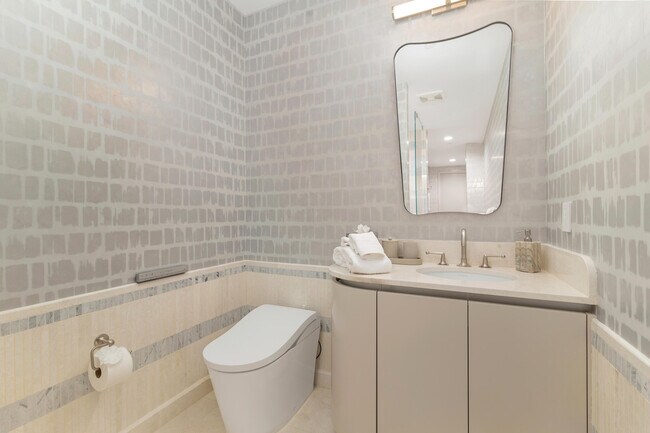 Building Photo - 1333 S Flagler Dr