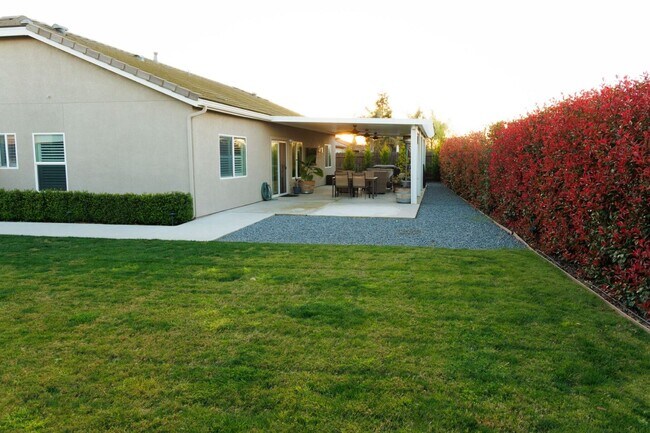 Building Photo - NW Visalia Home Coming Soon!