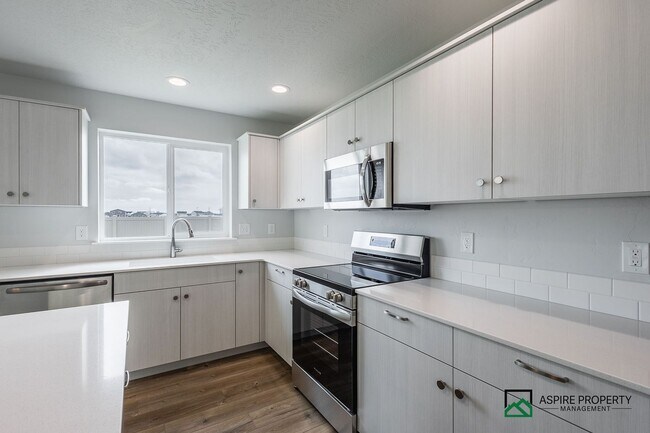 Building Photo - Brand New 5 Bed 3 Bath home 2600sf+ and a 3 car garage