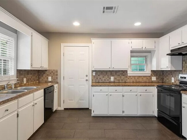 Building Photo - 2 Bedroom / 2 Bath in the heart of Midtown!