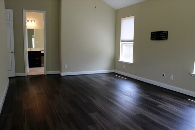 Building Photo - 8727 Stoney Brook Ln