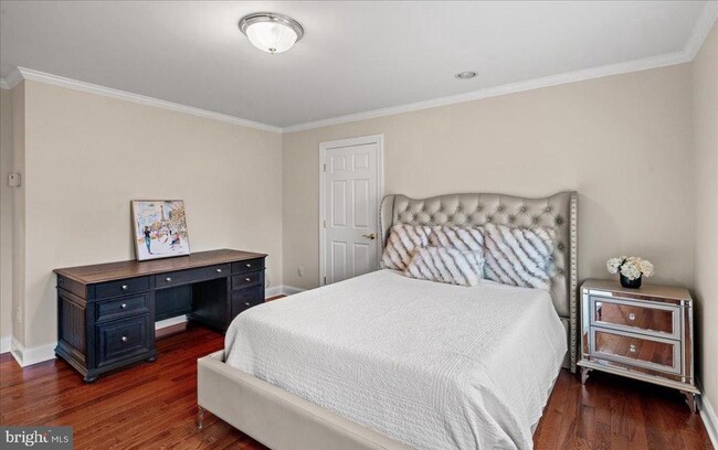 Building Photo - 12 Windermere Way