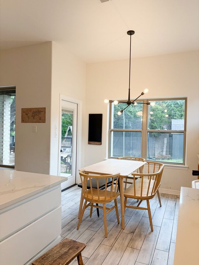Building Photo - Gorgeous Home - MUST SEE!!