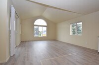 Building Photo - Beautiful 4 bedroom, 3 bathroom unit with attached garage!