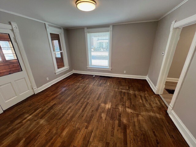 Building Photo - 402 E Elm St