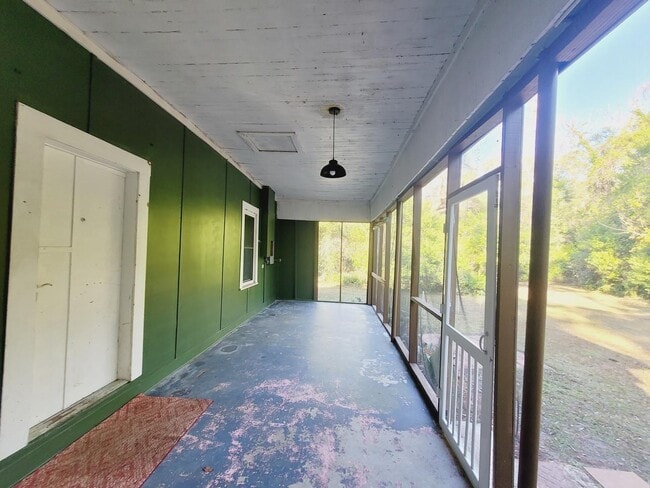 Building Photo - 2803 Goodview Ln