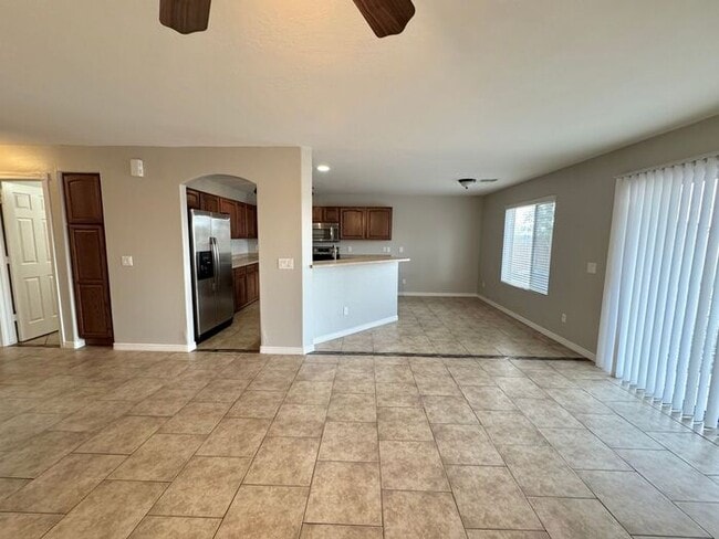 Building Photo - Amazing 4BD, 3BA house in Pinal county (31...