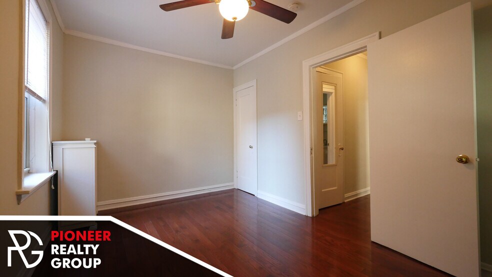 Building Photo - 544 W Surf St