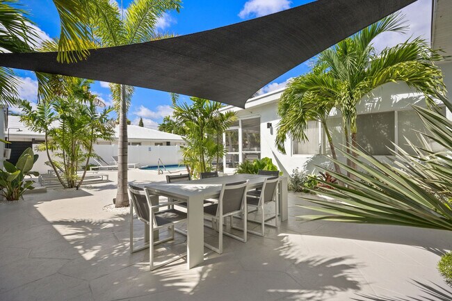 Building Photo - 2407 NE 33rd Ave