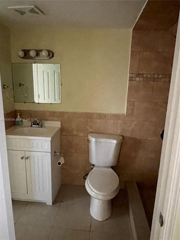 Building Photo - 1024 W 79th St