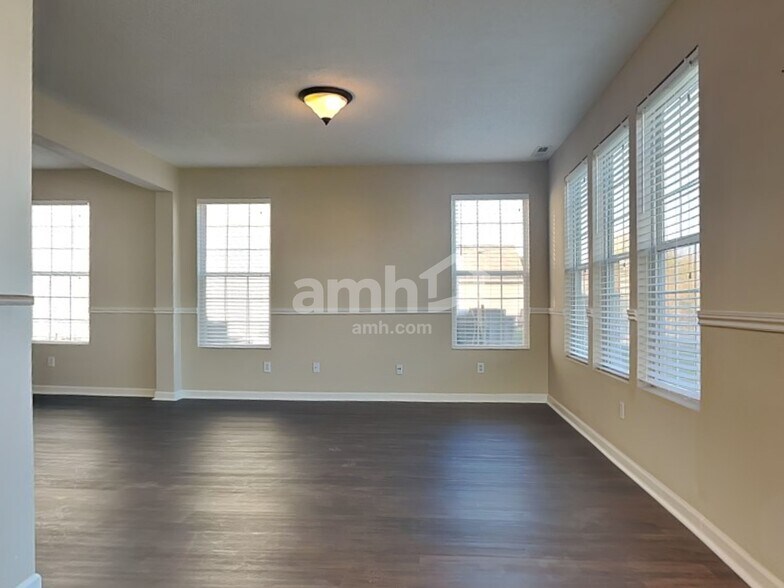 Building Photo - 4291 Raintree Rd