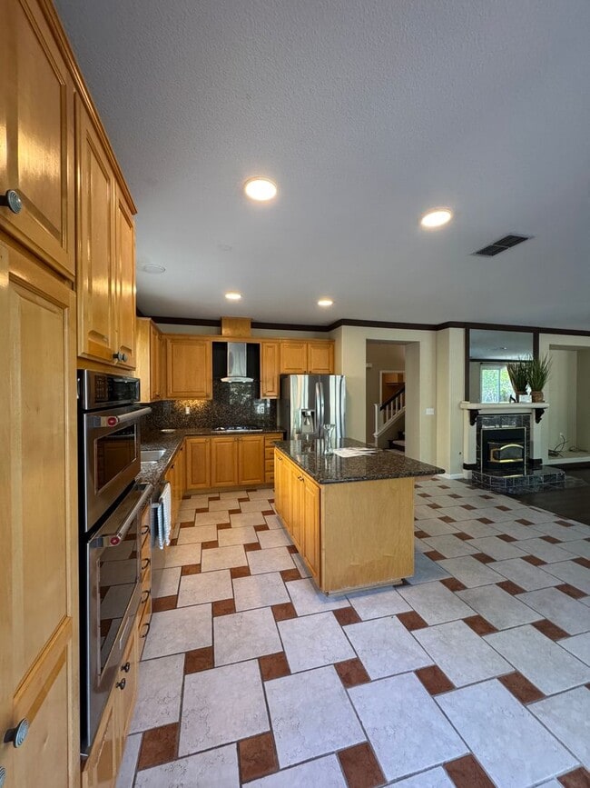 Building Photo - 1762 River Oaks Cir