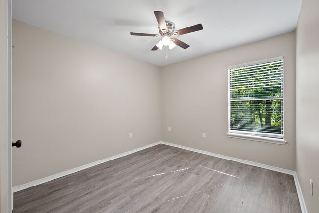 Building Photo - 24 Oak Ridge Dr