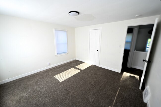 Building Photo - 15829 Minock St