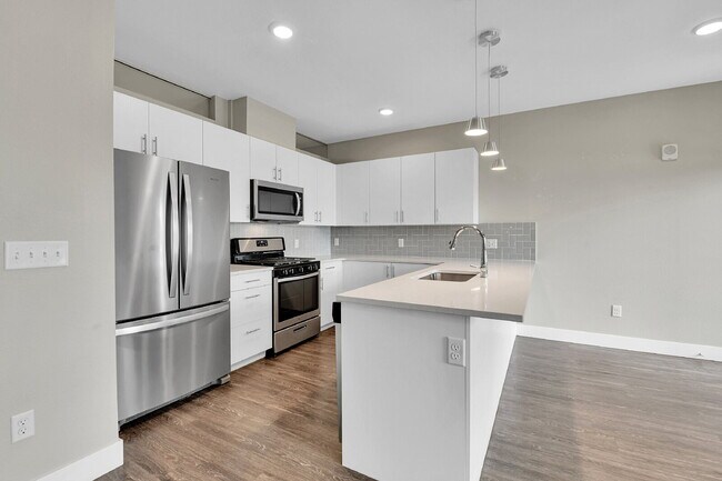 Building Photo - $1,390.95 - 1 Bed, 1 Bath Condo with In Unit Laundry in a Secured Building with an Elevator!