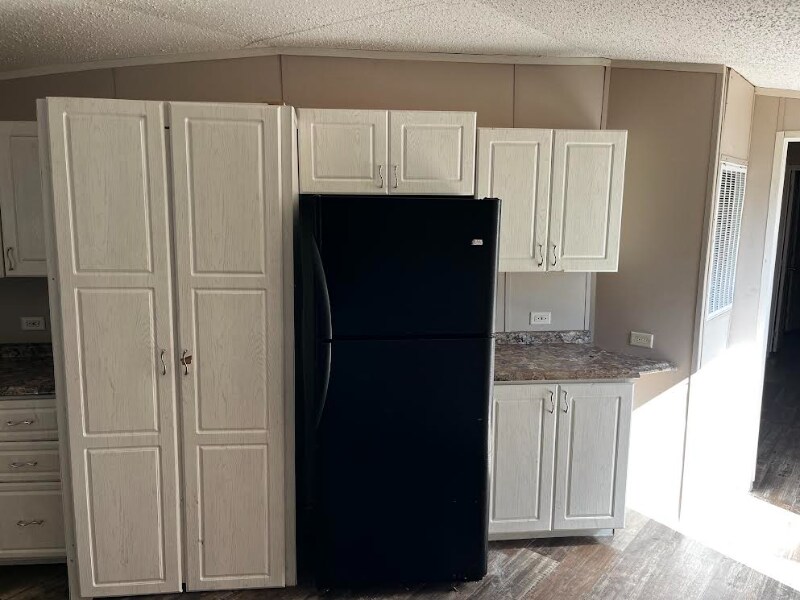 Building Photo - 411 Medford St