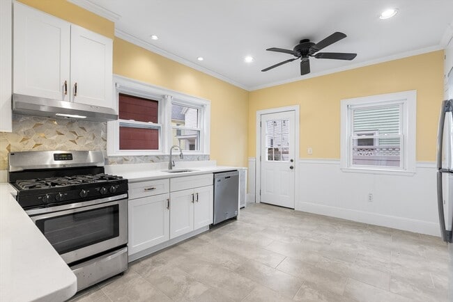 Building Photo - 25 Blanche St