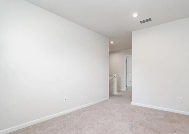 Building Photo - 1925 Pin Hook Rd