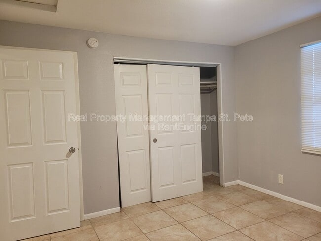 Building Photo - 402 W Amelia Ave