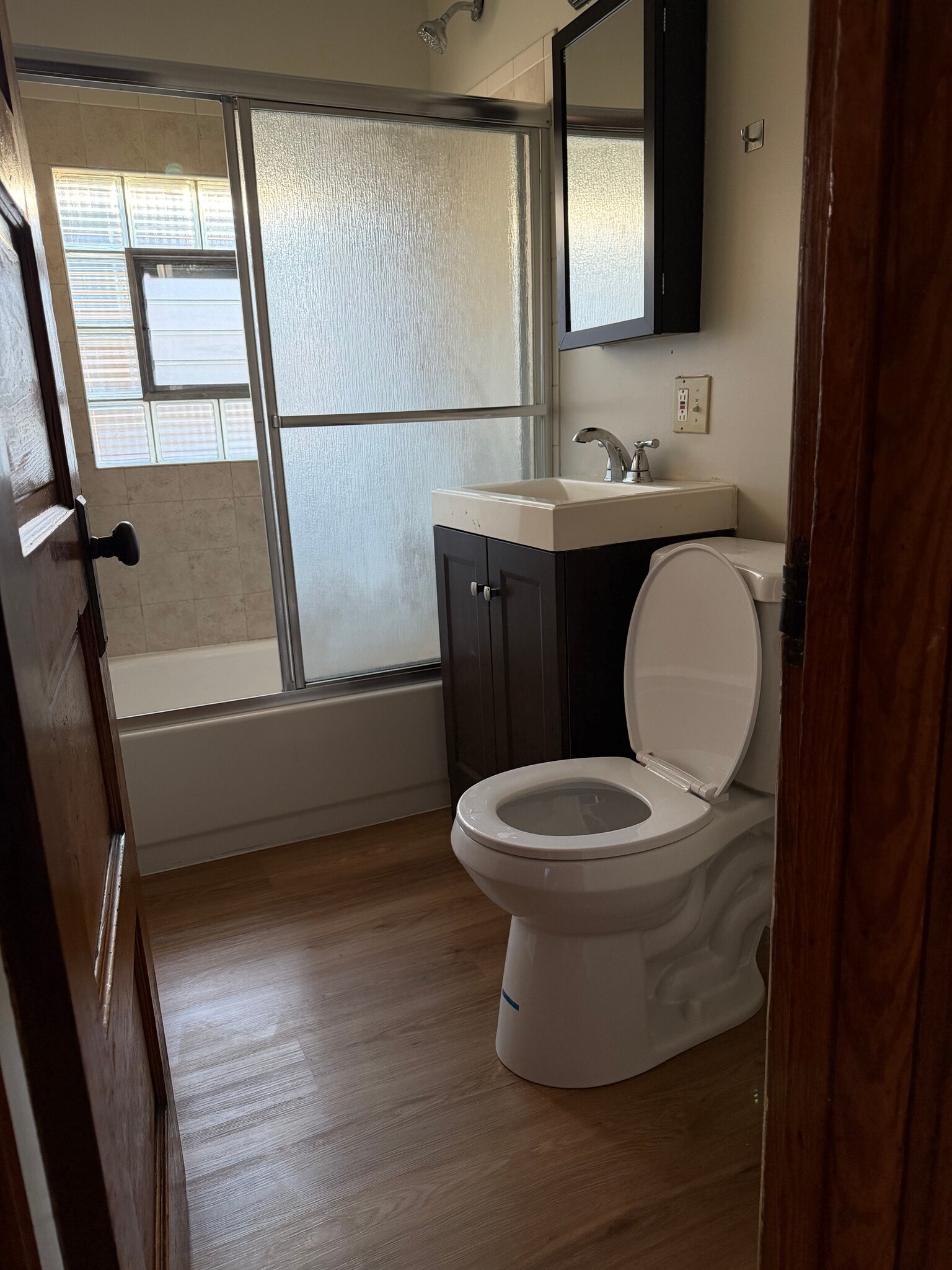 Bathroom - 3314 N Sacramento Ave