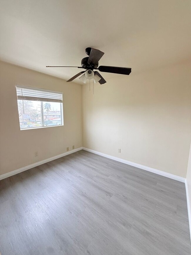 Building Photo - GORGEOUS 3 BEDROOM 2 BATH HOUSE