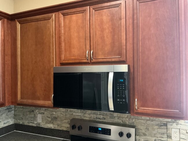 Building Photo - 1714 Cedar Lake Dr