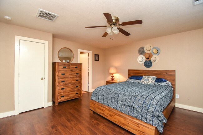 Building Photo - 10735 Cobblecreek Way