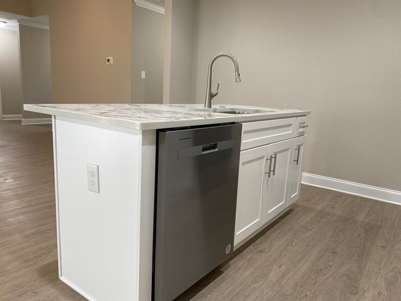 Building Photo - 160 Livingston Way