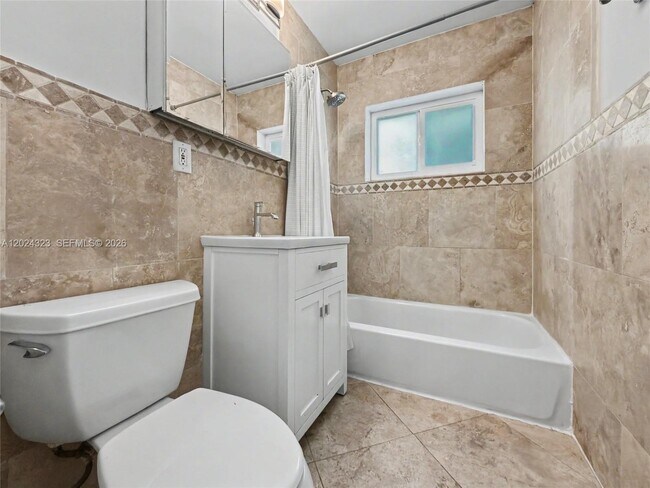 Building Photo - 7601 SW 64th Ct