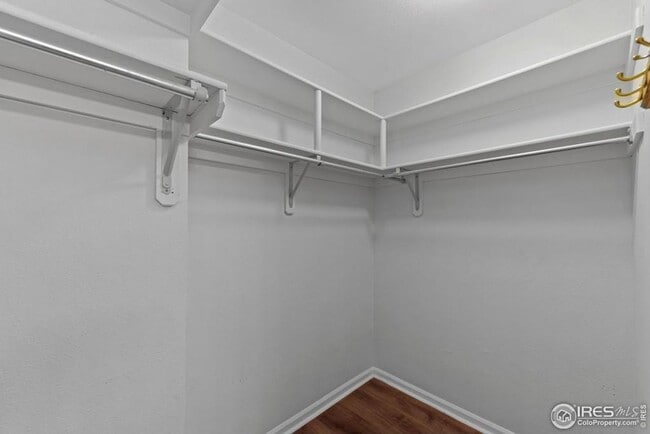 Building Photo - Top Floor 2bed/2bath Condo - Open Floor Pa...